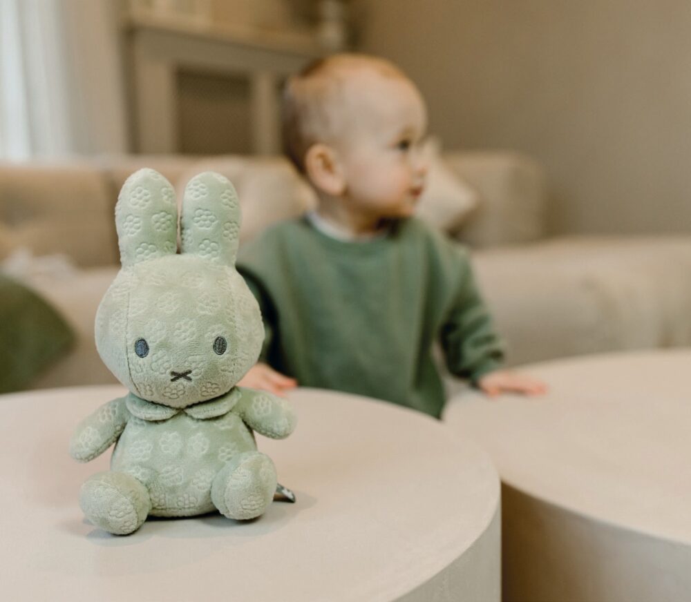 Λούτρινο Aπό Bελουτέ Ύφασμα 20cm Πράσινο Miffy Flowers - Image 6